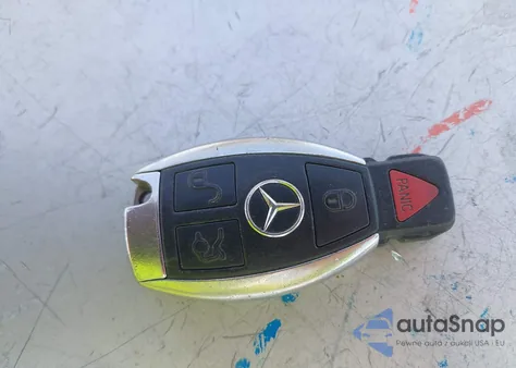 2012 Mercedes-Benz C 250 Luxury/Sport z USA, uszkodzony, nr VIN WDDGF4HB3CR233709